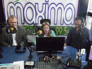 01 Arq. Maximiliano Vasquez, Econ. Nancy Prato y Coordinador de Colon Enrique Chacon durante entrevista en Emisora de Radial de Colon