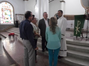 02 Consejo directivo junto a Corrdinadores de Colon REcibiendo la bendicion del Padre